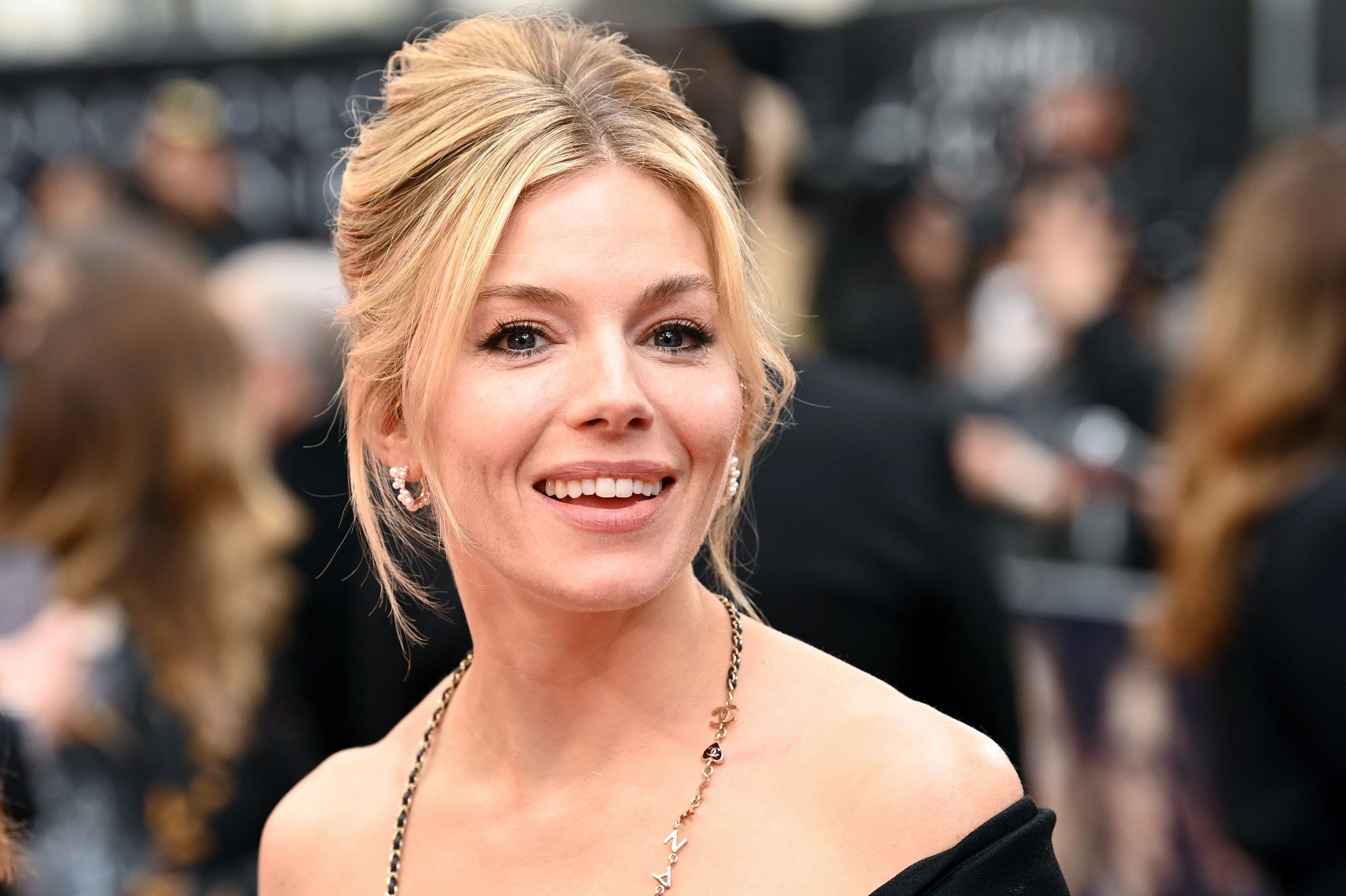 sienna-miller:-‘powerful’-broadway-exec-told-me-to-‘f–k-off’-after-asking-for-equal-pay-to-male-costar