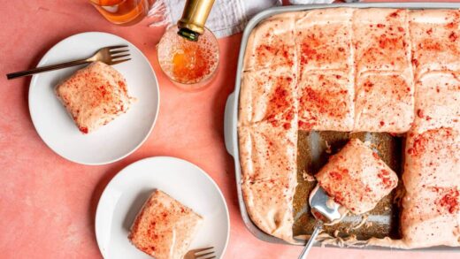 strawberry-cake-of-all-time,-with-cream-cheese-frosting