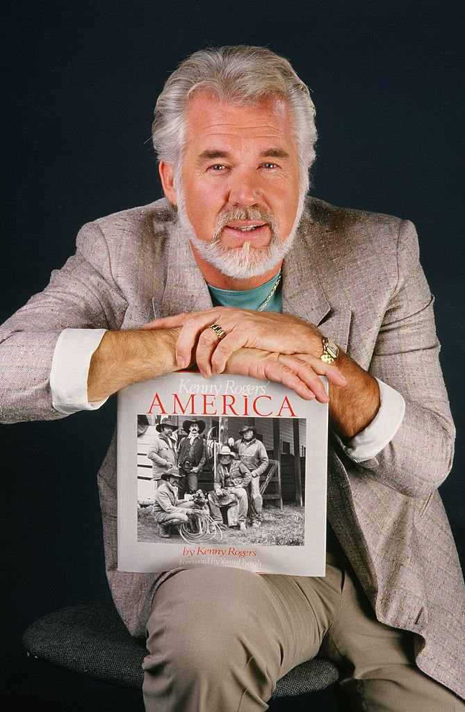 Country music singer, actor and photographer, Kenny Rogers, poses during a 1986 Los Angeles, California, studio portrait session. Rogers was promoting his venture into photography and the release of his "America" photo book. | Source: Getty Images