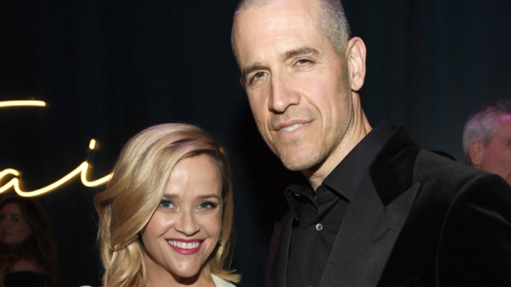 reese-witherspoon-has-officially-divorced-her-‘amazing-hubby’-–-now-she-lives-in-secluded-house-with-3-kids