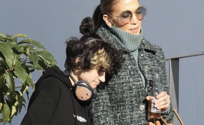 jennifer-lopez-showed-up-at-her-stepdaughter-seraphina’s-school-play-where-jennifer-garner-was-also-in-attendance,-but-they-did-not-make-contact