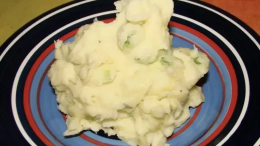 the-reason-behind-not-boiling-mashed-potatoes-in-water