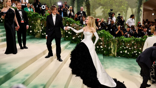keith-urban,-matt-damon-&-their-wives-spark-heated-discussion-with-their-matching-looks-at-2024-met-gala