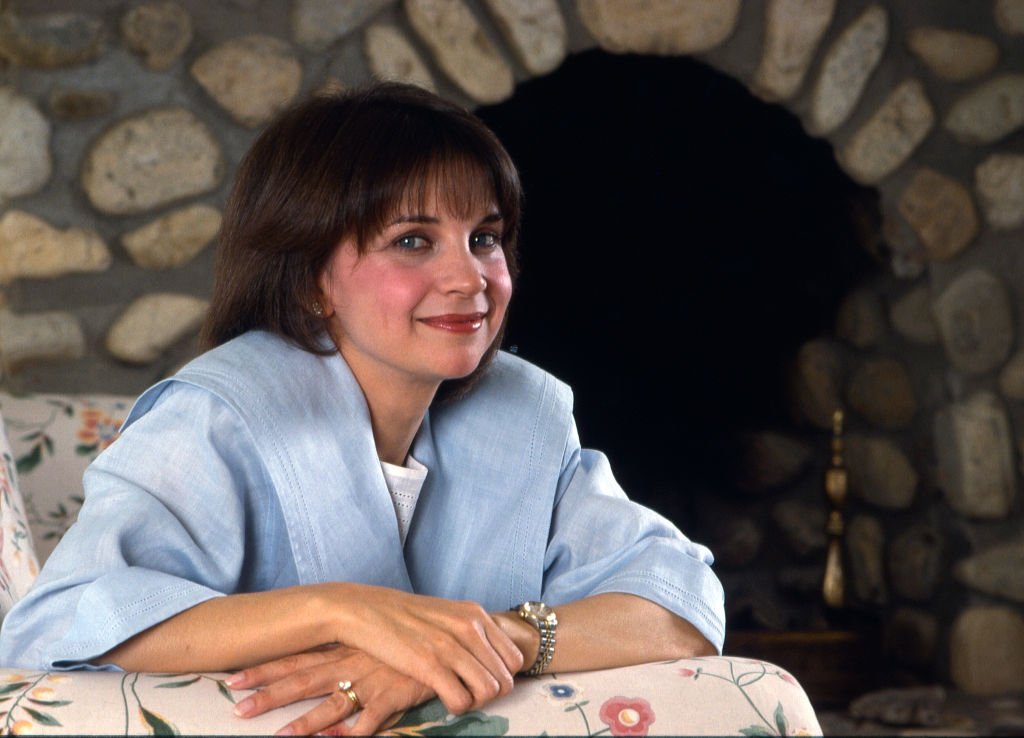 Photo of actress Cindy Williams at home, dated April 24, 1985. | Source: Getty Images