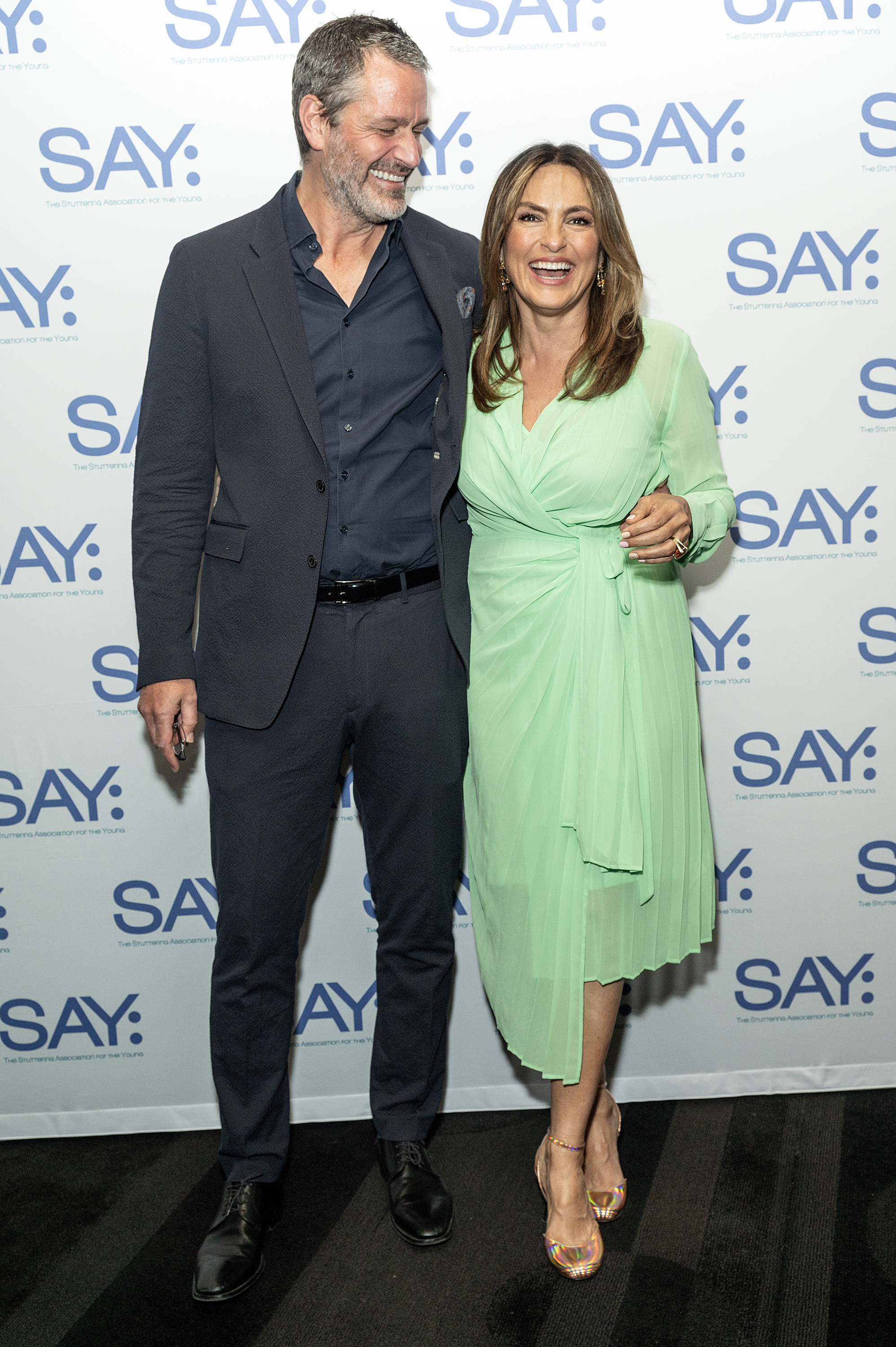 Peter Hermann and Mariska Hargitay posing together at the 2023 Stuttering Association For The Young (SAY) Benefit Gala in New York, 2023 | Source: Getty Images