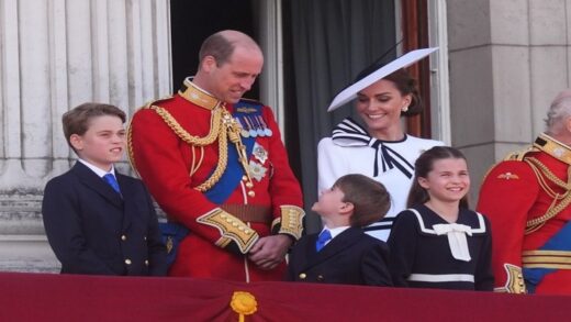 duty-&-family-mean-everything-to-kate-and-today’s-appearance-proves-it-–-her-smiling-face-made-a-rainy-day-worthwhile/th
