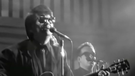 (video)roy-orbison-singing-‘pretty-woman’-is-worth-watching-again-and-again