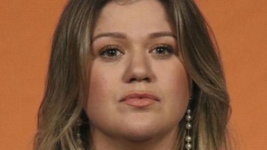 kelly-clarkson-admits-to-‘not-being-above-yelling’-her-children-if-they-disobey-her