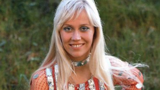sit-down-before-you-witness-agnetha-faltskog,-who-rose-to-fame-with-“abba,”-at-age-72.