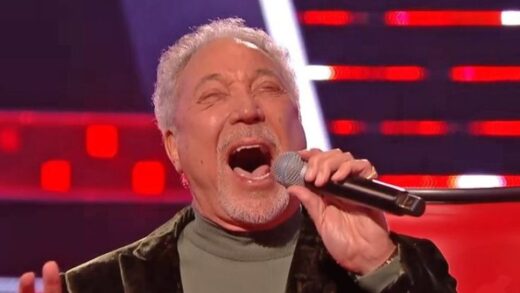 on-the-voice,-meghan-trainor-is-captivated-by-sir-tom-jones’s-impromptu-rendition-of-“it’s-not-unusual.”