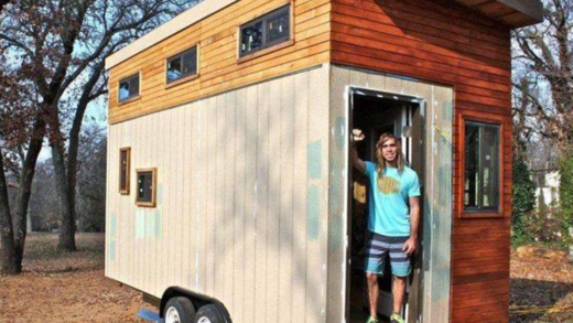 a-student-builds-a-14-square-meter-house-to-get-rid-of-debts,-but-when-he-sees-it-from-the-inside,-he-is-speechless