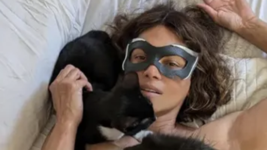 halle-berry-poses-topless-with-her-cats-to-celebrate-20th-anniversary-of-‘catwoman’